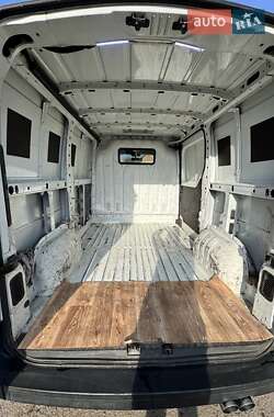 Грузовой фургон Renault Master 2012 в 