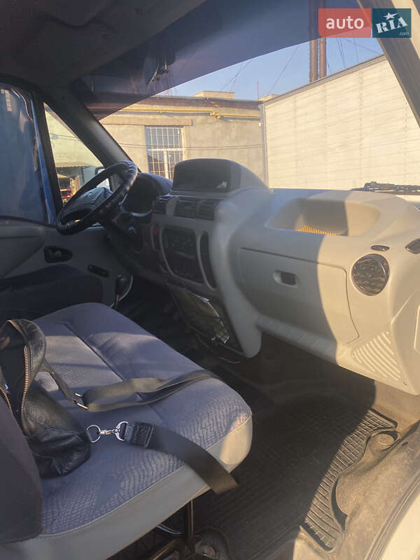 Вантажний фургон Renault Master 2001 в Краматорську