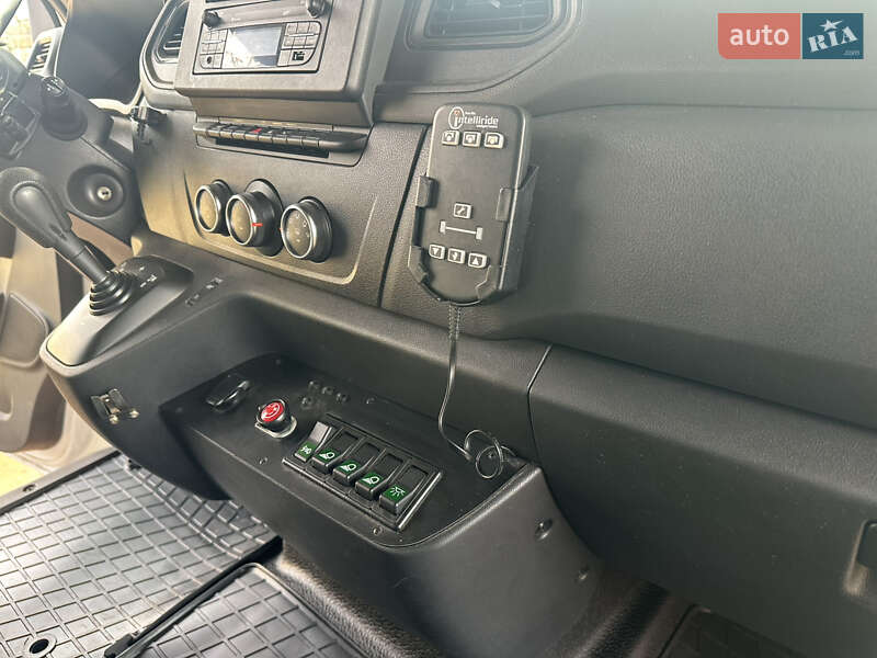 Автомобіль швидкої допомоги Renault Master 2020 в Києві фото 17 Автомобіль швидкої допомоги Renault Master 2020 в Києві