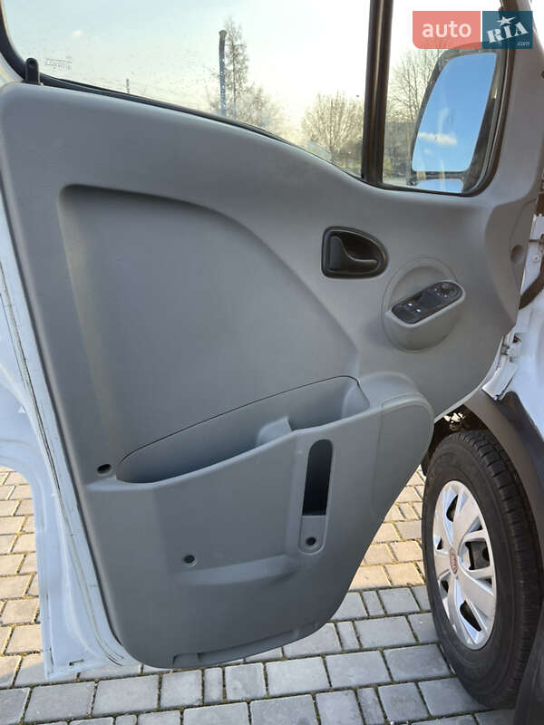 Грузовой фургон Renault Master 2008 в Торчине