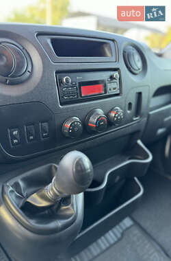 Грузопассажирский фургон Renault Master 2017 в 