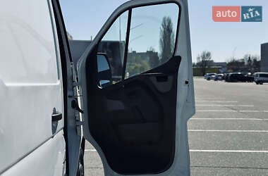 Грузовой фургон Renault Master 2016 в 