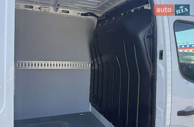 Грузовой фургон Renault Master 2022 в 