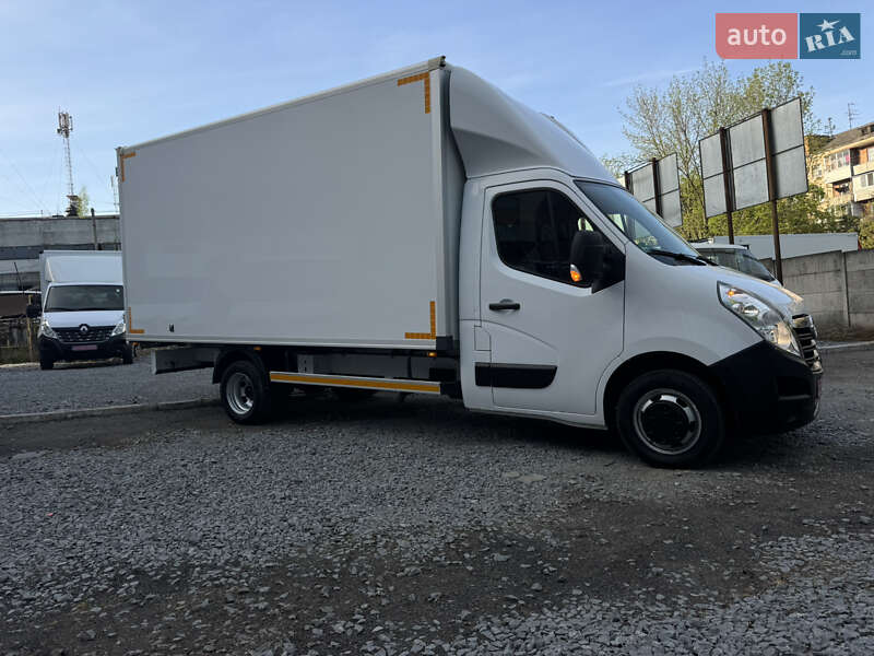Вантажний фургон Renault Master 2019 в Рівному