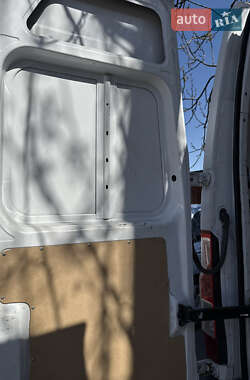 Грузовой фургон Renault Master 2016 в 