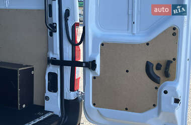 Грузовой фургон Renault Master 2022 в 