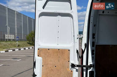 Грузовой фургон Renault Master 2015 в 