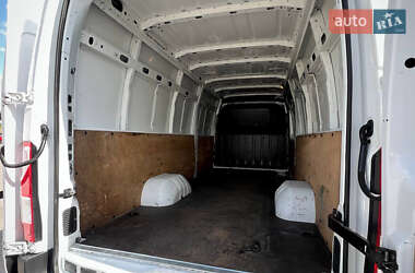 Грузовой фургон Renault Master 2015 в 