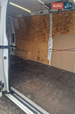 Грузовой фургон Renault Master 2018 в 