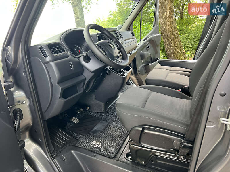 Вантажний фургон Renault Master 2021 в Дубні