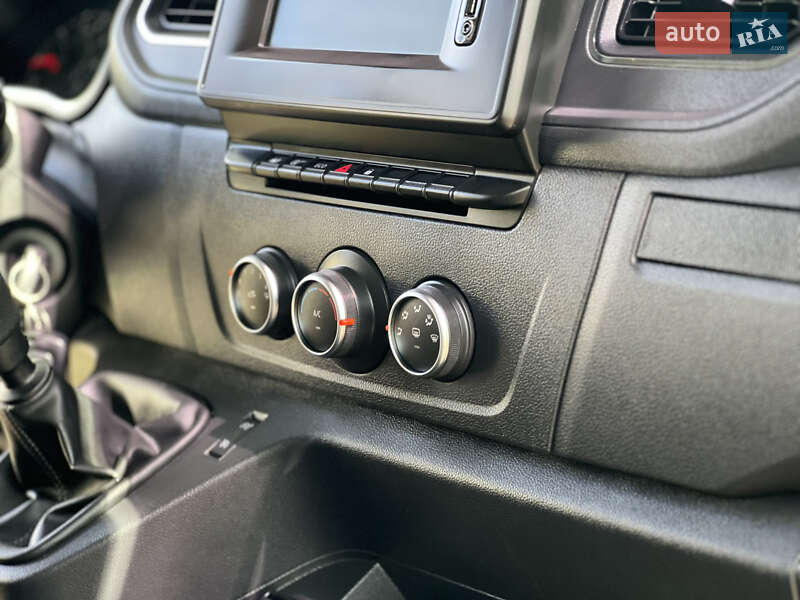Вантажний фургон Renault Master 2021 в Дубні