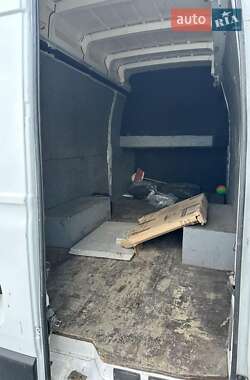 Грузовой фургон Renault Master 2012 в 