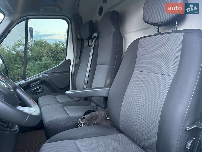 Вантажний фургон Renault Master 2021 в Ужгороді