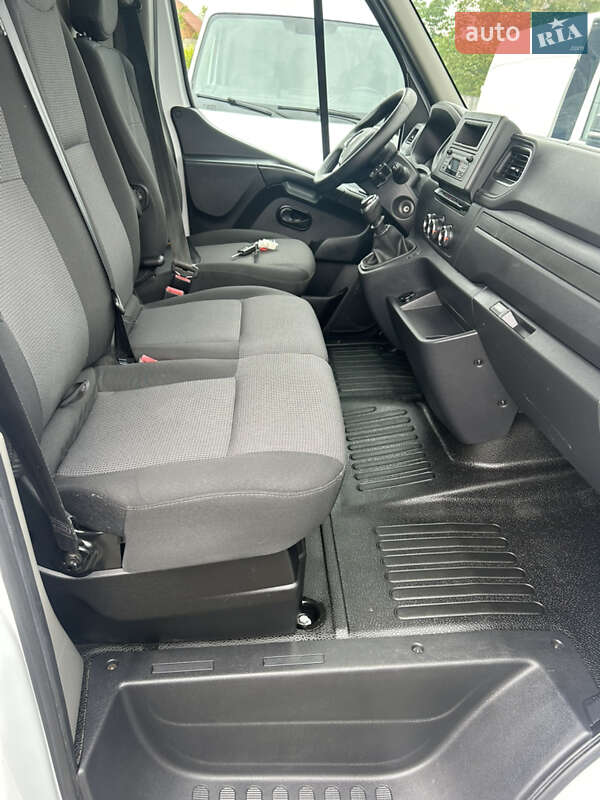 Вантажний фургон Renault Master 2020 в Хусті