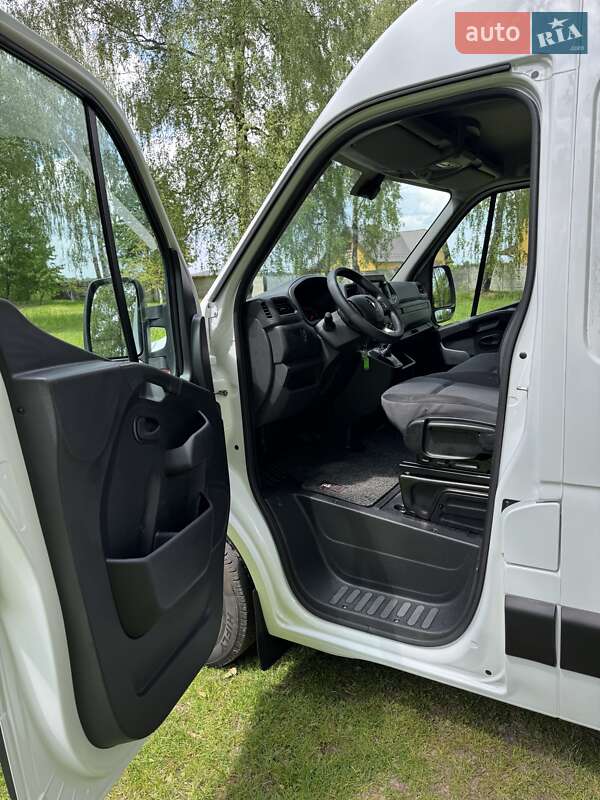 Вантажний фургон Renault Master 2021 в Радивиліві
