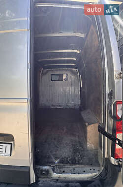 Грузовой фургон Renault Master 2012 в 