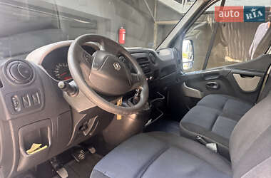 Грузовой фургон Renault Master 2012 в 
