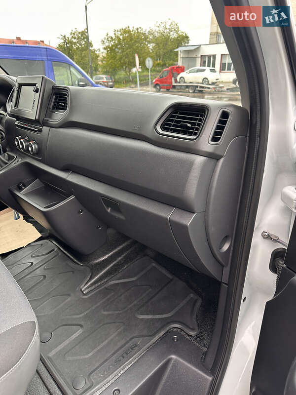 Вантажний фургон Renault Master 2021 в Дубні