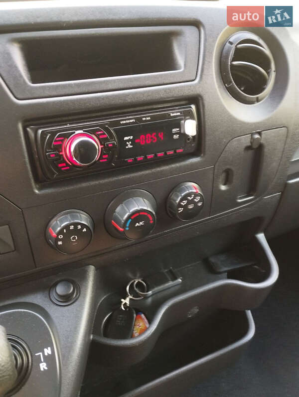 Грузовой фургон Renault Master 2016 в Ровно