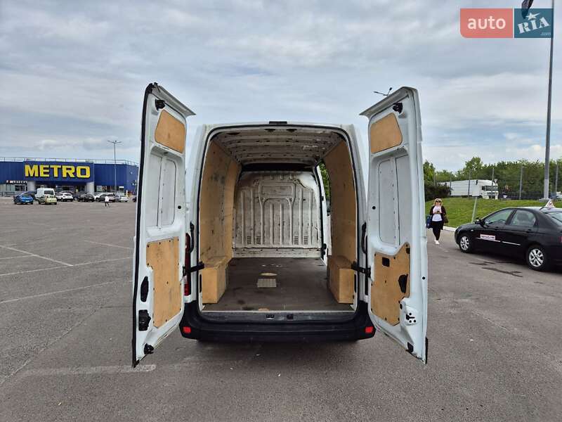 Вантажний фургон Renault Master 2015 в Львові