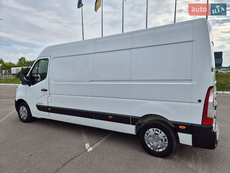 Вантажний фургон Renault Master 2015 в Львові