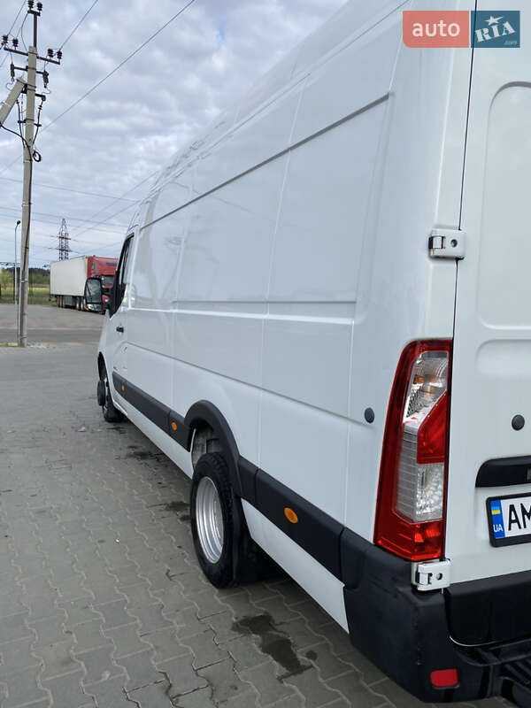 Грузовой фургон Renault Master 2015 в Коростене
