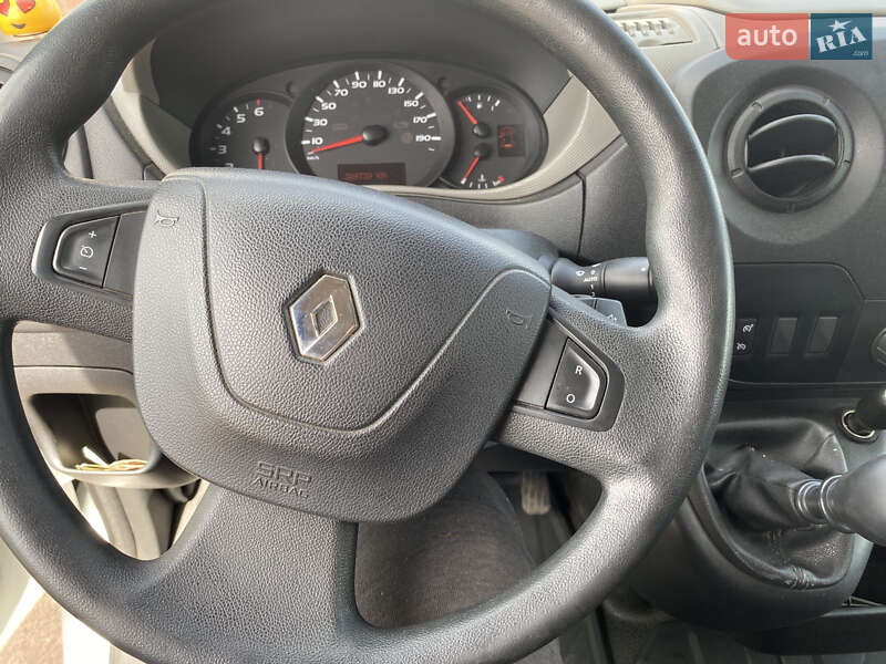 Грузовой фургон Renault Master 2015 в Коростене