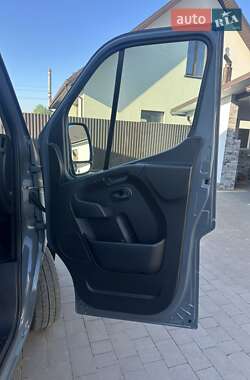 Грузовой фургон Renault Master 2023 в 