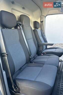 Грузовой фургон Renault Master 2023 в 