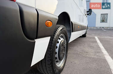 Вантажний фургон Renault Master 2022 в 