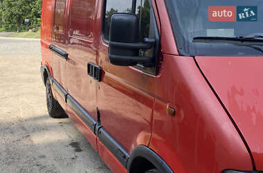 Грузовой фургон Renault Master 2000 в 