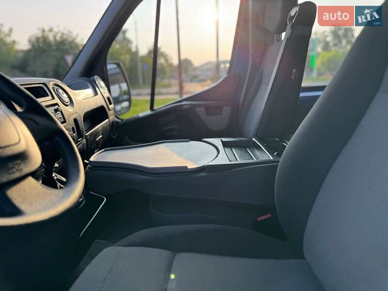 Грузопассажирский фургон Renault Master 2017 в Дубно