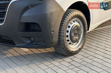 Вантажний фургон Renault Master 2022 в 