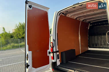Вантажний фургон Renault Master 2022 в 