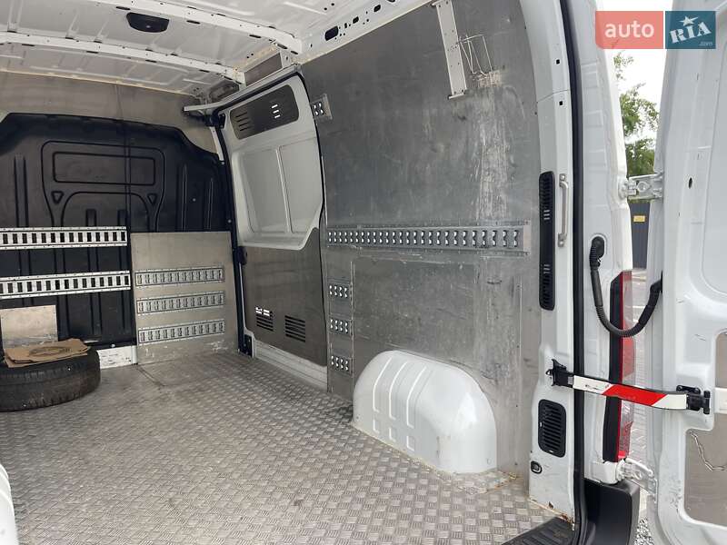 Грузовой фургон Renault Master 2017 в Луцке