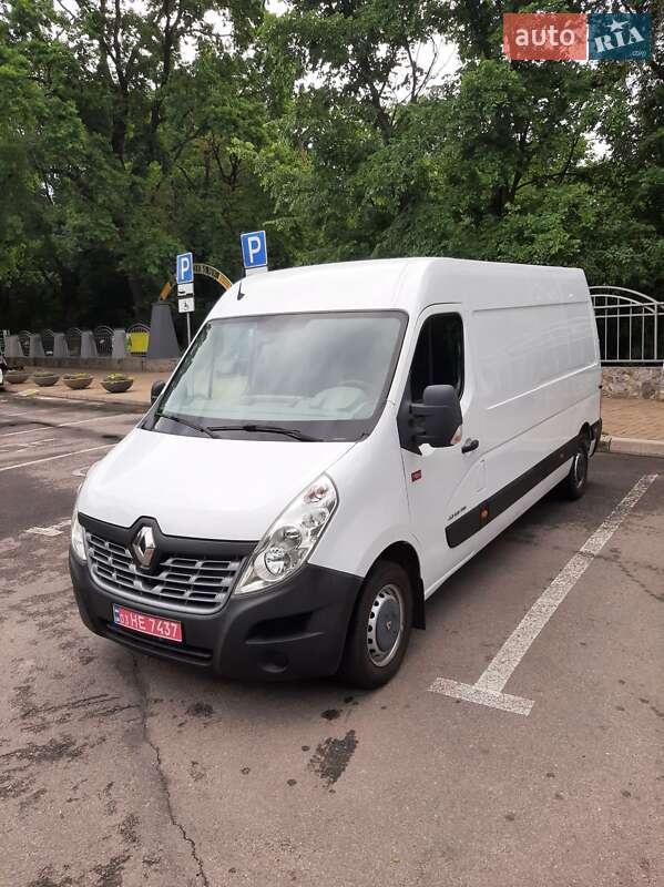 Вантажний фургон Renault Master 2016 в Полтаві