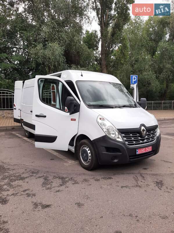 Вантажний фургон Renault Master 2016 в Полтаві