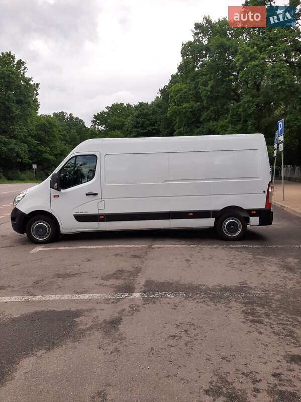 Вантажний фургон Renault Master 2016 в Полтаві