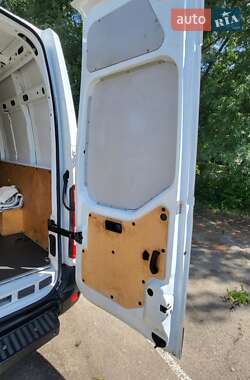 Грузовой фургон Renault Master 2015 в 