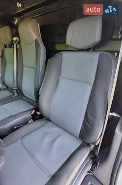 Грузовой фургон Renault Master 2015 в 