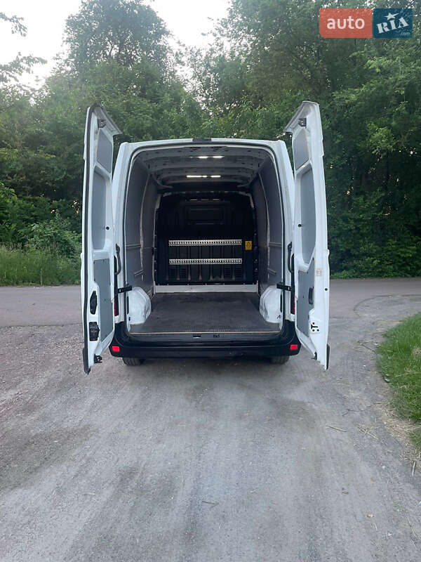 Грузовой фургон Renault Master 2019 в Коростене