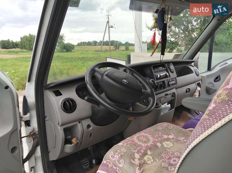 Вантажопасажирський фургон Renault Master 2007 в Острозі