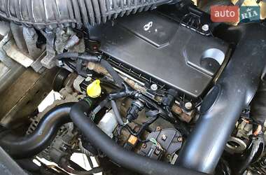 Грузопассажирский фургон Renault Master 2010 в 