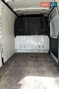Грузовой фургон Renault Master 2013 в 