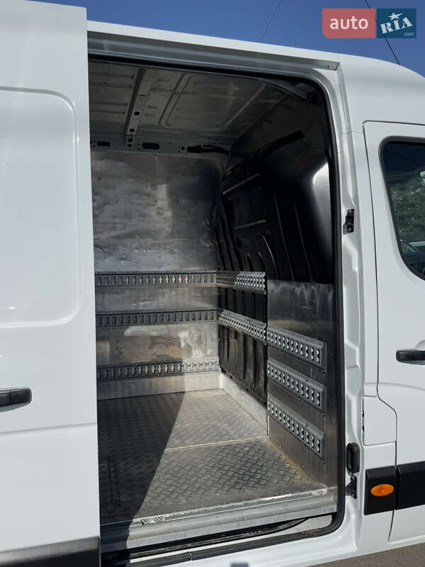 Грузовой фургон Renault Master 2017 в Киеве