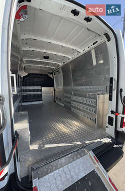 Грузовой фургон Renault Master 2017 в 