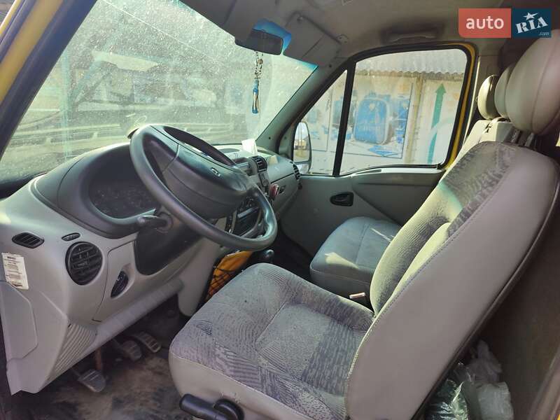 Грузовой фургон Renault Master 2003 в Долине