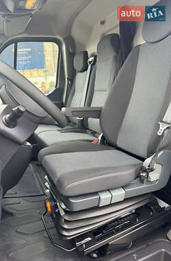 Грузовой фургон Renault Master 2023 в 