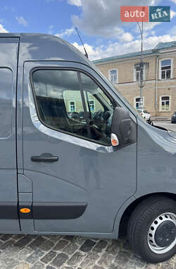 Грузовой фургон Renault Master 2023 в 