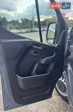 Грузовой фургон Renault Master 2023 в 